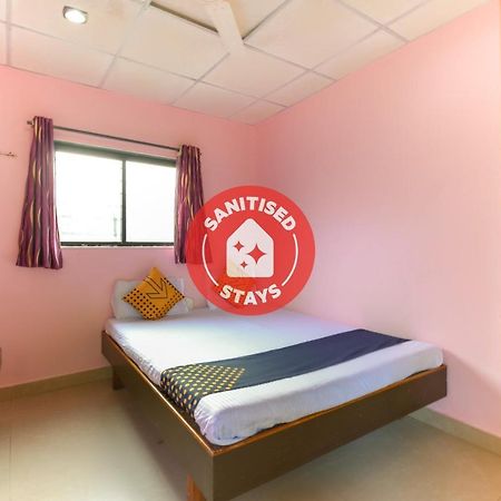Spot On 65135 Hotel Suvarna Samrat Lodge Khamshet Bagian luar foto