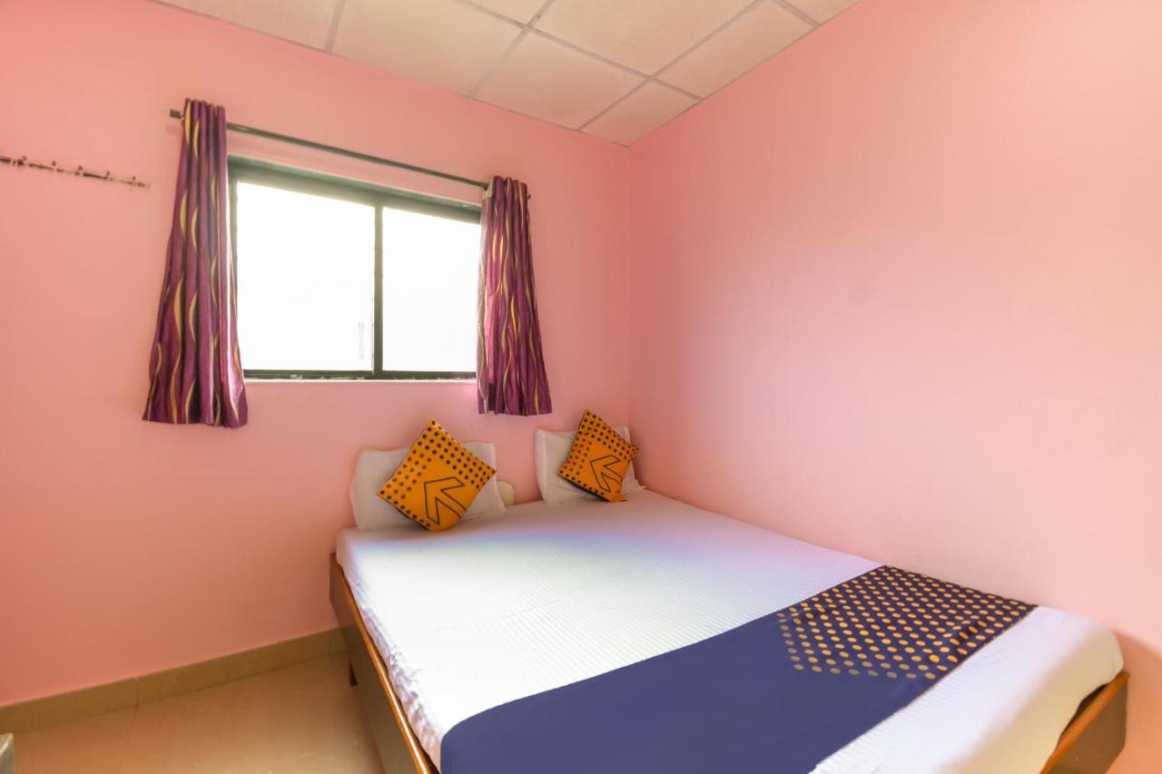 Spot On 65135 Hotel Suvarna Samrat Lodge Khamshet Bagian luar foto
