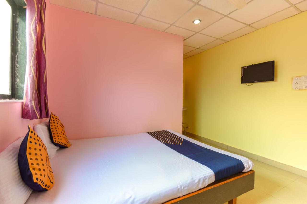 Spot On 65135 Hotel Suvarna Samrat Lodge Khamshet Bagian luar foto