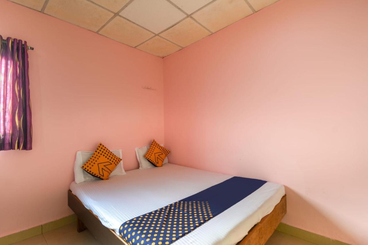 Spot On 65135 Hotel Suvarna Samrat Lodge Khamshet Bagian luar foto
