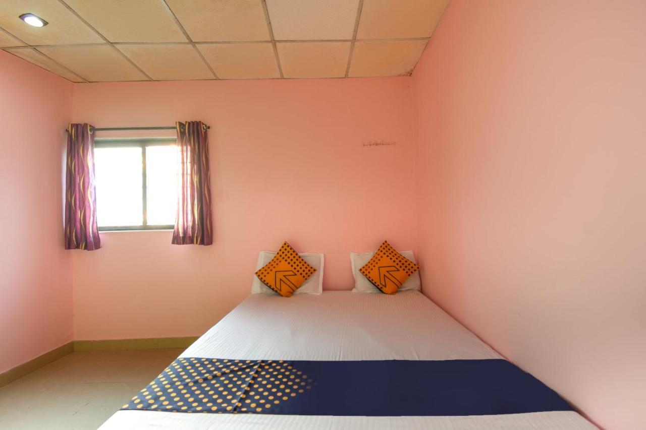 Spot On 65135 Hotel Suvarna Samrat Lodge Khamshet Bagian luar foto