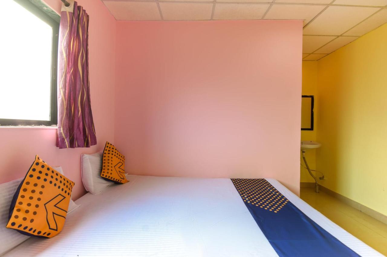 Spot On 65135 Hotel Suvarna Samrat Lodge Khamshet Bagian luar foto