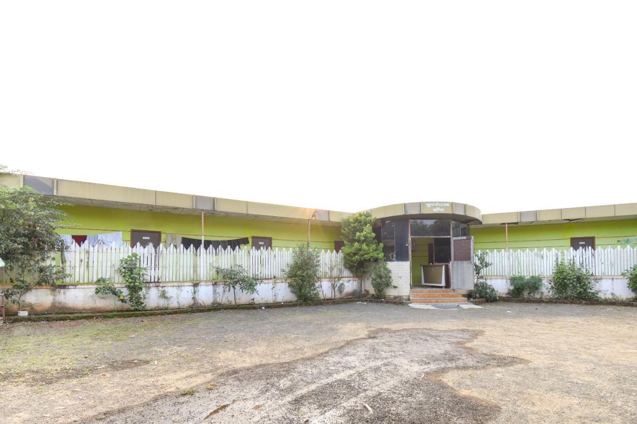 Spot On 65135 Hotel Suvarna Samrat Lodge Khamshet Bagian luar foto