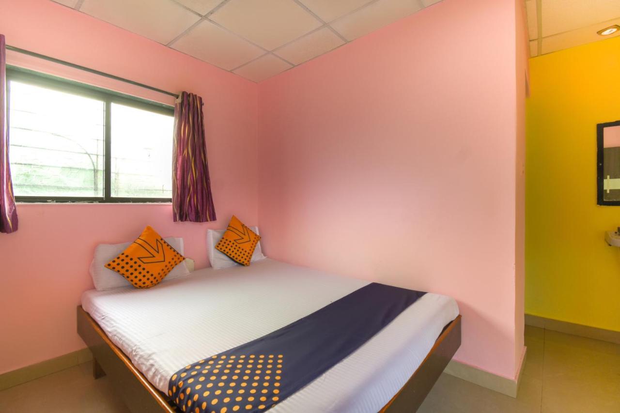 Spot On 65135 Hotel Suvarna Samrat Lodge Khamshet Bagian luar foto