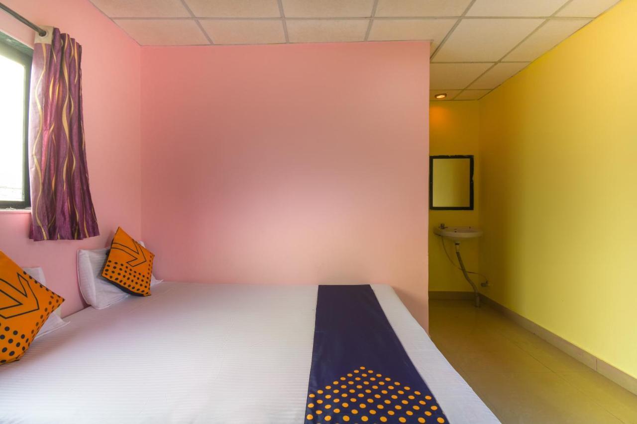 Spot On 65135 Hotel Suvarna Samrat Lodge Khamshet Bagian luar foto